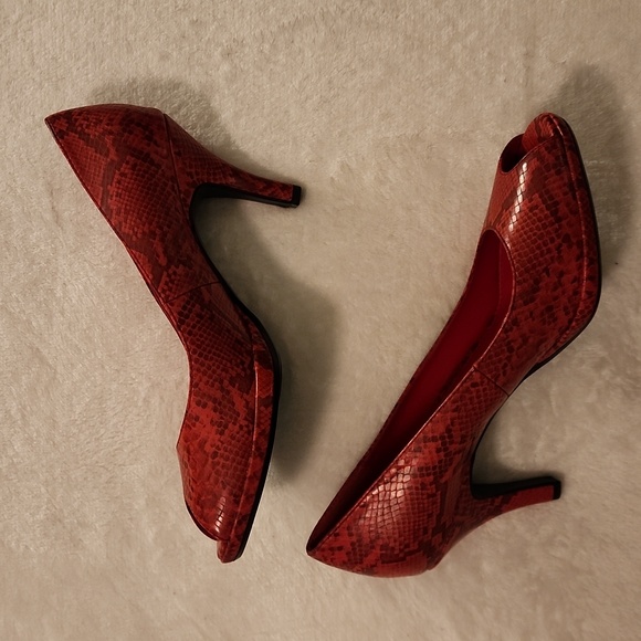Victoria Spencer Red Snakeskin Peep-Toe Heel, 9.5M - NWOT - Picture 2 of 4
